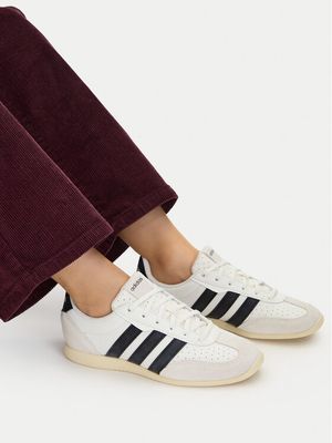 Buty sportowe damskie wiosenne adidas ze sklepu: MODIVO w kategorii: Buty sportowe damskie - zdjęcie WP-EBWP-BKLVO-LN0_0000305785138