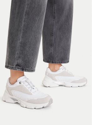 Buty sportowe damskie wiosenne Guess ze sklepu: MODIVO w kategorii: Buty sportowe damskie - zdjęcie WP-EBWP-BKLVO-LN0_0000305817839