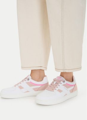 Buty sportowe damskie na wiosnę Guess ze sklepu: MODIVO w kategorii: Buty sportowe damskie - zdjęcie WP-EBWP-BKLVO-LN0_0000305818034