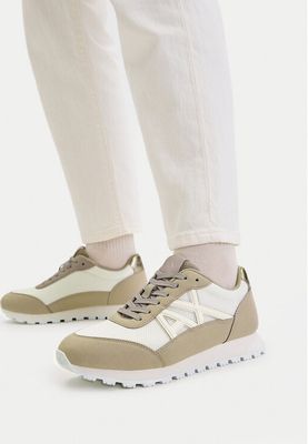 Buty sportowe damskie na wiosnę Armani Exchange ze sklepu: MODIVO w kategorii: Buty sportowe damskie - zdjęcie WP-EBWP-BKLVO-LN0_0000305968524