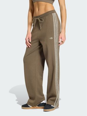Spodnie damskie adidas ze sklepu: MODIVO w kategorii: Spodnie damskie - zdjęcie WP-EBWP-BKLVO-LN0_0000305986962