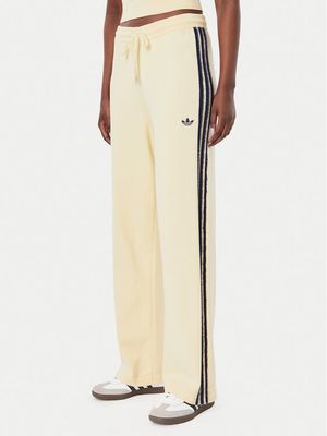 Spodnie damskie adidas ze sklepu: MODIVO w kategorii: Spodnie damskie - zdjęcie WP-EBWP-BKLVO-LN0_0000305986979