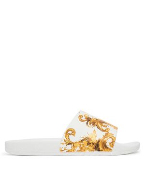 Klapki damskie na lato Versace Jeans Couture ze sklepu: MODIVO w kategorii: Klapki damskie - zdjęcie WP-EBWP-BKLVO-LN0_0000306047259
