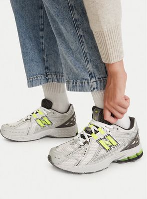 Buty sportowe damskie wiosenne New Balance ze sklepu: MODIVO w kategorii: Buty sportowe damskie - zdjęcie WP-EBWP-BKLVO-LN0_0000306080775