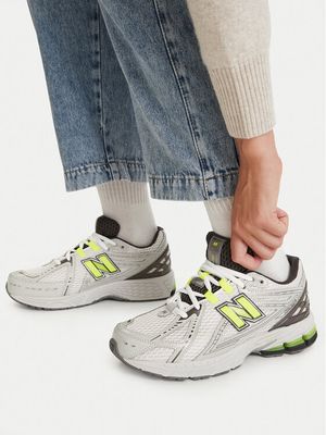 Buty sportowe damskie wiosenne New Balance ze sklepu: MODIVO w kategorii: Buty sportowe damskie - zdjęcie WP-EBWP-BKLVO-LN0_0000306080775