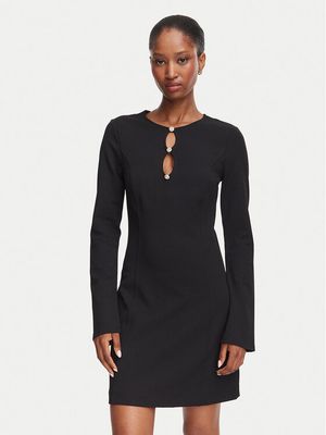 Sukienka casual Guess ze sklepu: MODIVO w kategorii: Sukienki - zdjęcie WP-EBWP-BKLVO-LN0_0000306149571