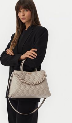 Kuferek elegancki Guess ze sklepu: MODIVO w kategorii: Kuferki - zdjęcie WP-EBWP-BKLVO-LN0_0000306157088