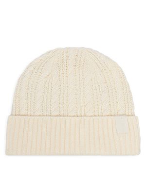 Guess - Czapka zimowa damska ze sklepu: MODIVO w kategorii: Czapki zimowe damskie - zdjęcie WP-EBWP-BKLVO-LN0_0000306159341