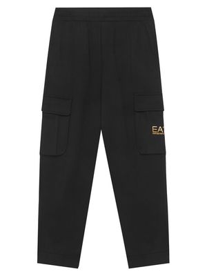 Spodnie chłopięce jesienne EA7 Emporio Armani ze sklepu: MODIVO w kategorii: Spodnie chłopięce - zdjęcie WP-EBWP-BKLVO-LN0_0000306275010