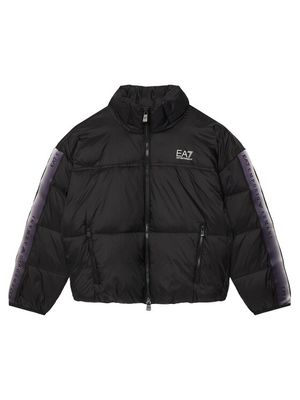 Kurtka chłopięca na zimę EA7 Emporio Armani ze sklepu: MODIVO w kategorii: Kurtki chłopięce - zdjęcie WP-EBWP-BKLVO-LN0_0000306275591