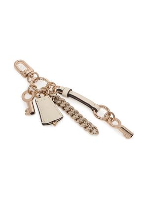 Guess - Brelok elegancki ze sklepu: MODIVO w kategorii: Breloki - zdjęcie WP-EBWP-BKLVO-LN0_0198659029579