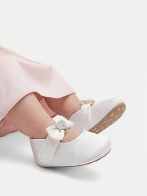 Guess - Balerinki dziecięce na wiosnę ze sklepu: MODIVO w kategorii: Balerinki dziecięce - zdjęcie WP-EBWP-BKLVO-LN0_5906751735398