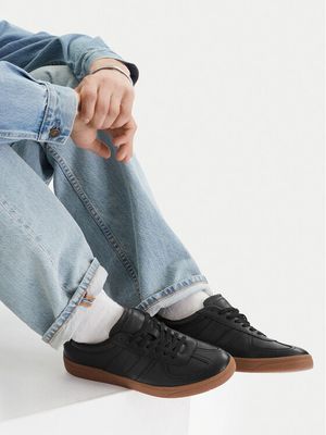 Guess Jeans - Buty sportowe męskie wiosenne ze sklepu: MODIVO w kategorii: Buty sportowe męskie - zdjęcie WP-EBWP-BKLVO-LN0_5906751954676