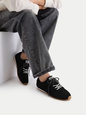 Buty sportowe damskie jesienne Guess Jeans ze sklepu: MODIVO w kategorii: Buty sportowe damskie - zdjęcie WP-EBWP-BKLVO-LN0_5907964041269