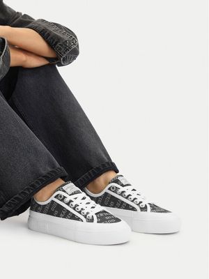 Trampki damskie wiosenne Guess Jeans ze sklepu: MODIVO w kategorii: Trampki damskie - zdjęcie WP-EBWP-BKLVO-LN0_5907964077336