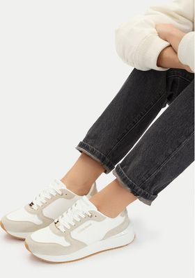 Guess Jeans - Buty sportowe damskie wiosenne ze sklepu: MODIVO w kategorii: Buty sportowe damskie - zdjęcie WP-EBWP-BKLVO-LN0_5907964081401