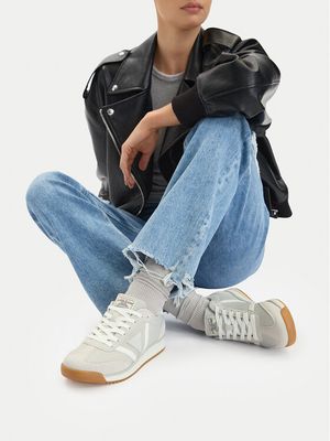 Buty sportowe damskie na wiosnę Guess Jeans ze sklepu: MODIVO w kategorii: Buty sportowe damskie - zdjęcie WP-EBWP-BKLVO-LN0_5907964099659