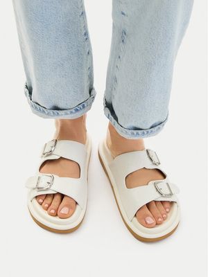Guess Jeans - Klapki damskie na lato ze sklepu: MODIVO w kategorii: Klapki damskie - zdjęcie WP-EBWP-BKLVO-LN0_5907964105466