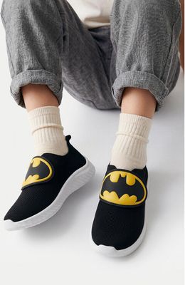 Buty sportowe dziecięce na wiosnę Batman ze sklepu: MODIVO w kategorii: Buty sportowe dziecięce - zdjęcie WP-EBWP-BKLVO-LN0_5907964150404