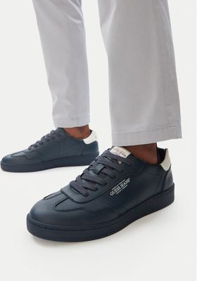Buty sportowe męskie na jesień Guess Jeans ze sklepu: MODIVO w kategorii: Buty sportowe męskie - zdjęcie WP-EBWP-BKLVO-LN0_5907964589471