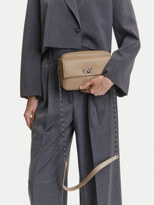 Kopertówka elegancka Calvin Klein ze sklepu: MODIVO w kategorii: Kopertówki - zdjęcie WP-EBWP-BKLVO-LN0_8719849128623