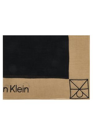 Szalik/chusta Calvin Klein ze sklepu: MODIVO w kategorii: Szaliki i chusty damskie - zdjęcie WP-EBWP-BKLVO-LN0_8721223883059